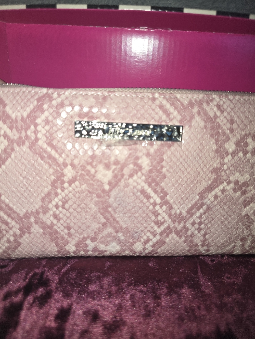 NWOT Betsey Johnson Pink Snake Print Wristlet - Picture 2 of 8